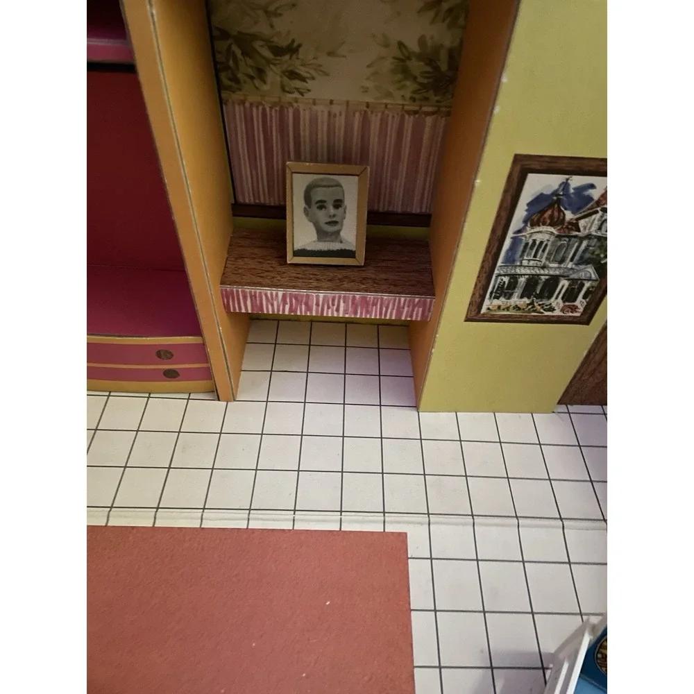 1962 Mattel Barbie Dream House With Furniture / Vinyls/ Pennant/ Photo- Fold‎ Up